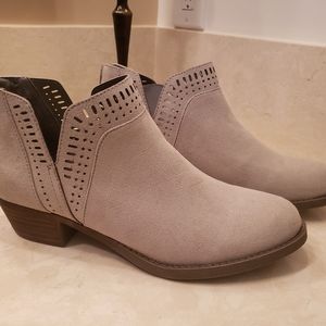 Carlos Santana short boot